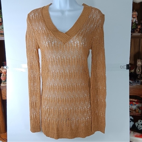 Charlotte Russe Sweaters - VTG‎ Y2K Charlotte Russe Sweater NWT L Gold Sparkle Shimmer V-Neck Lightweight